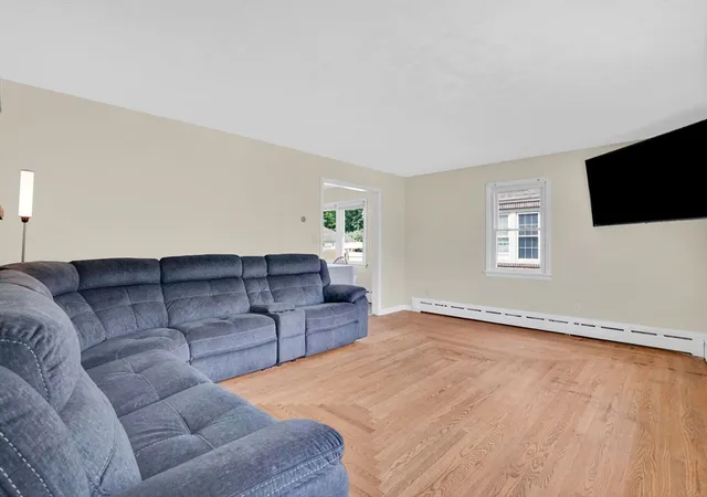 Homes for sale in Chicopee, MA | 53 Ellerton St, Chicopee, MA 01020 | MLS# 73536837
