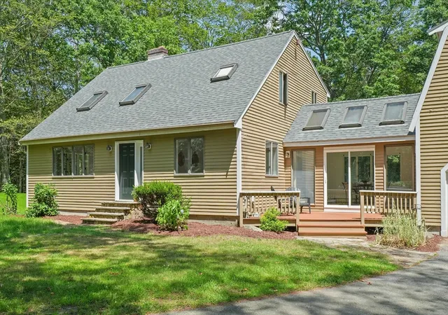 3rd image of 12 Baker Rd, Salisbury, MA 01952 | MLS# 73533784