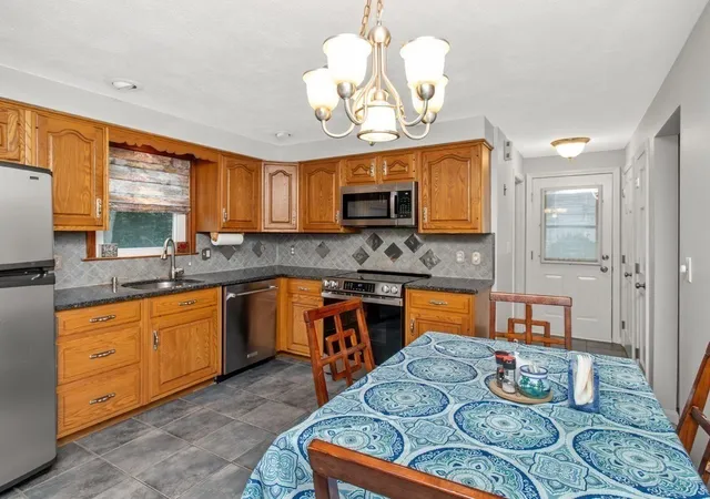 3rd image of 127 Westgate Road, Waltham, MA 02453 | MLS# 73549885