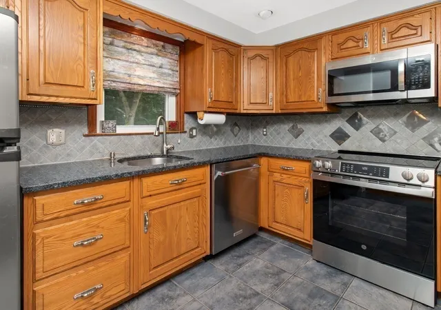 4th image of 127 Westgate Road, Waltham, MA 02453 | MLS# 73549885