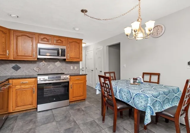 5th image of 127 Westgate Road, Waltham, MA 02453 | MLS# 73549885