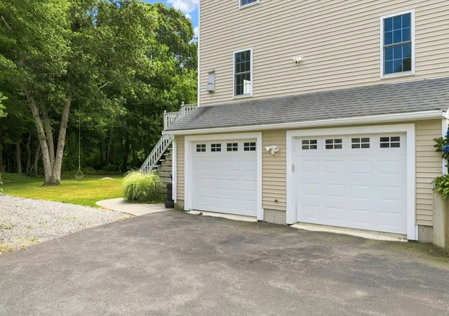 Photo 3 of Single family home for sale at 21 Forestview Dr, Fairhaven, MA 02719 | MLS# 73564314 | Listing updated on 2026-09-11