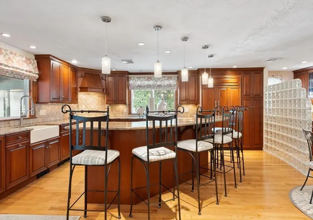 Photo 4 of Single family home for sale at 905 West St, Leominster, MA 01453 | MLS# 73563167 | Listing updated on 2026-09-13