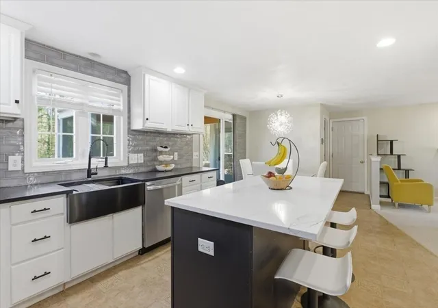 Homes for sale in Bellingham, MA | 133 Grove St, Bellingham, MA 02019 | MLS# 73460323