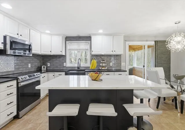 Homes for sale in Bellingham, MA | 133 Grove St, Bellingham, MA 02019 | MLS# 73460323