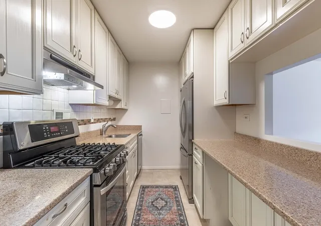 4th image of 8 Whittier Pl #4C, Boston, MA 02114 | MLS# 73552734