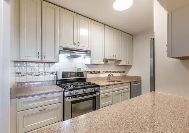 5th image of 8 Whittier Pl #4C, Boston, MA 02114 | MLS# 73552734