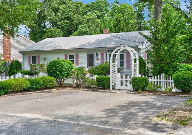 2nd image of 25 Deepwood Dr, Falmouth, MA 02536 | MLS# 73553412