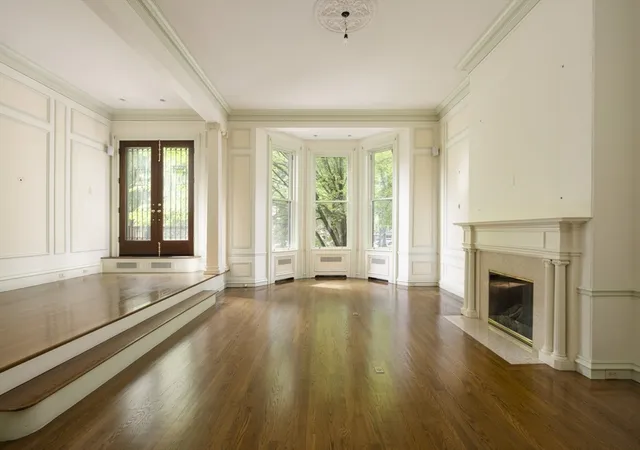 2nd image of 129 Commonwealth Avenue, Boston, MA 02116 | MLS# 73527728