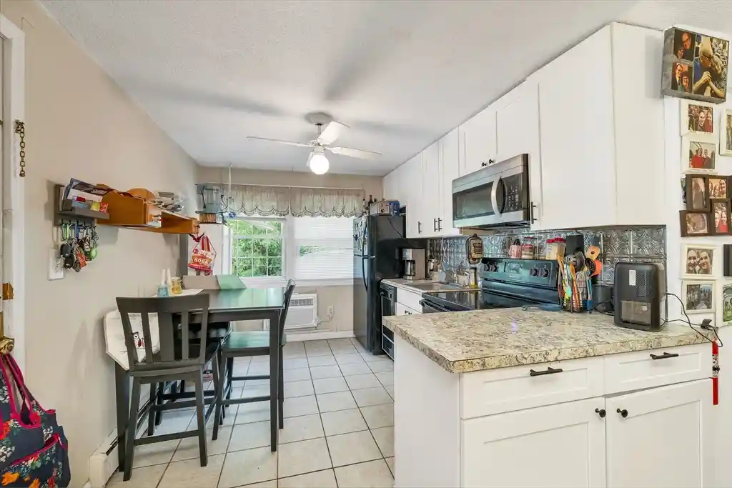 Listing Photo 2 - Condo for sale in 8 Carriage Hl Rd located at 8 Carriage Hl Rd, Amesbury, MA 01913 - Unit #17