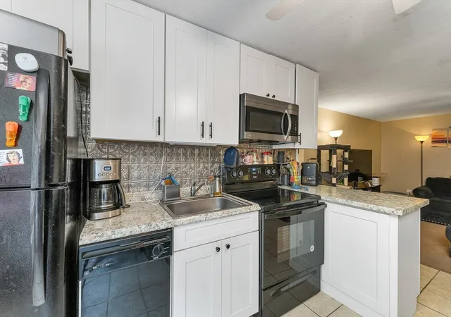 3rd image of 8 Carriage Hill Rd #17, Amesbury, MA 01913 | MLS# 73565651
