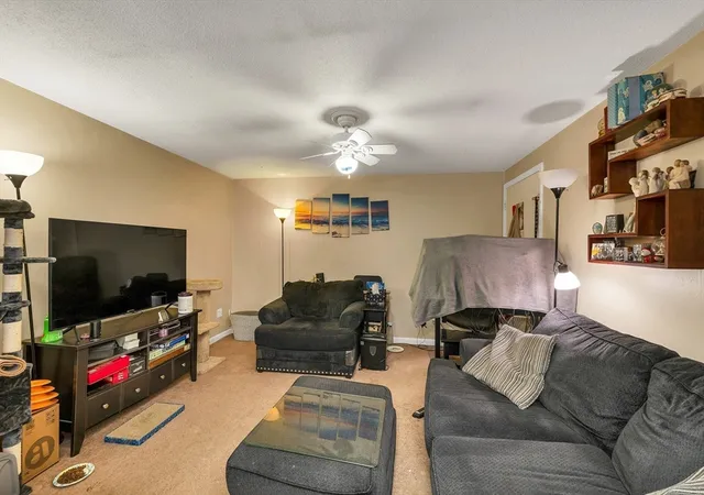 4th image of 8 Carriage Hill Rd #17, Amesbury, MA 01913 | MLS# 73565651