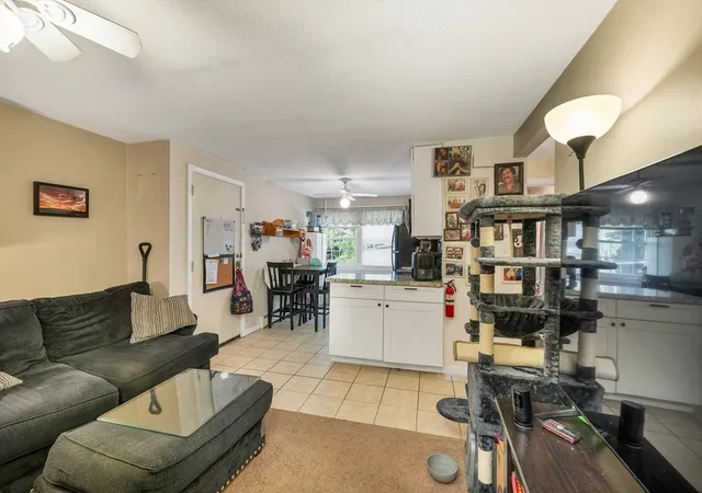 5th image of 8 Carriage Hill Rd #17, Amesbury, MA 01913 | MLS# 73565651