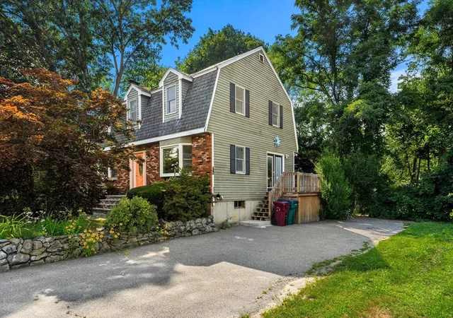 3rd image of 89 W Meadow Rd, Lowell, MA 01854 | MLS# 73550280