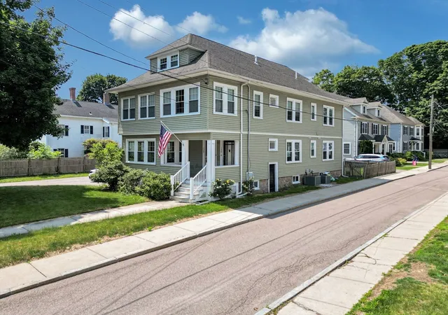 4th image of 128 Willow St #1, West Roxbury, MA 02132 | MLS# 73546245
