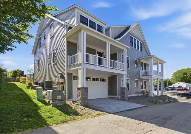 3rd image of 67 Queen St #4C, East Greenwich, RI 02818 | MLS# 73532155