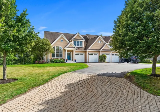 2nd image of 11 Riverview Hts #11, Amesbury, MA 01913 | MLS# 73549736