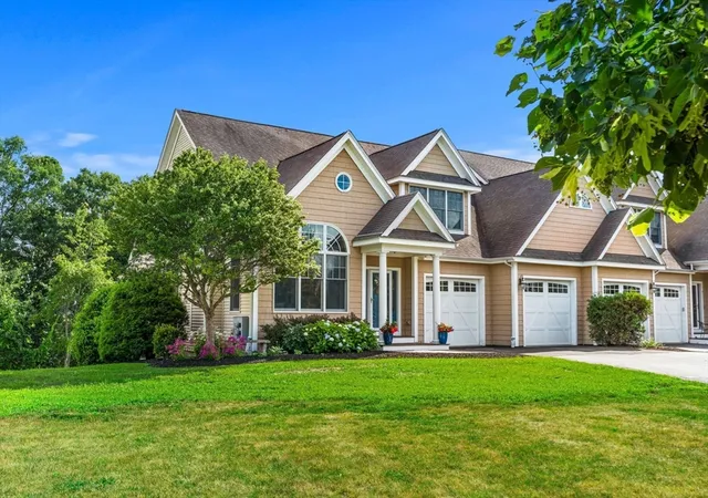 3rd image of 11 Riverview Hts #11, Amesbury, MA 01913 | MLS# 73549736