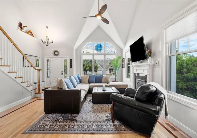 4th image of 11 Riverview Hts #11, Amesbury, MA 01913 | MLS# 73549736