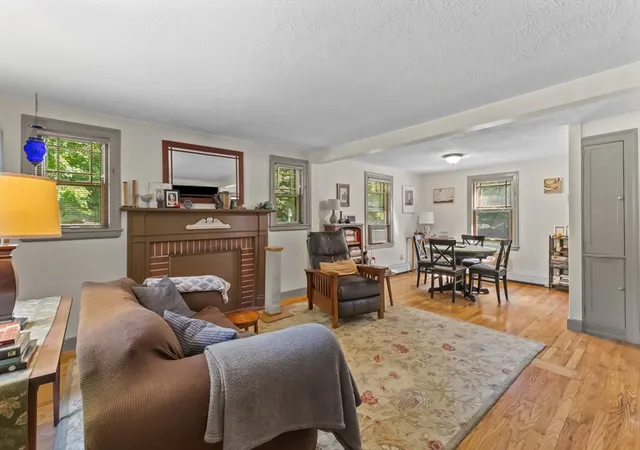 3rd image of 33 Spruce St, Shrewsbury, MA 01545 | MLS# 73539728