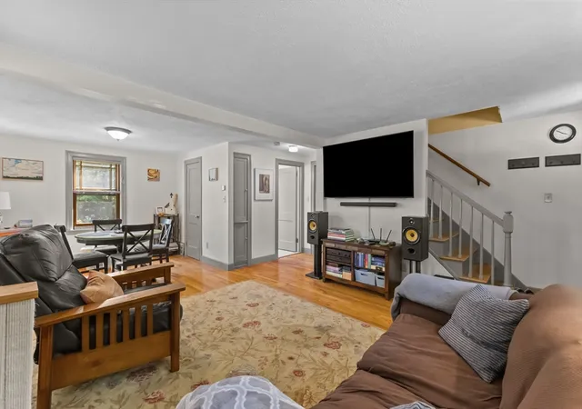 4th image of 33 Spruce St, Shrewsbury, MA 01545 | MLS# 73539728