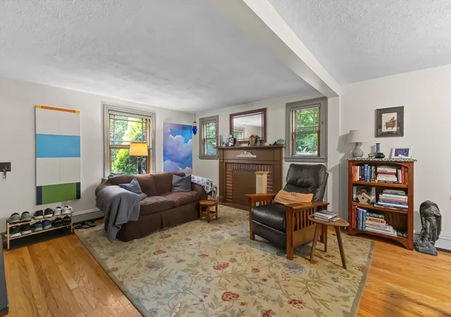 5th image of 33 Spruce St, Shrewsbury, MA 01545 | MLS# 73539728