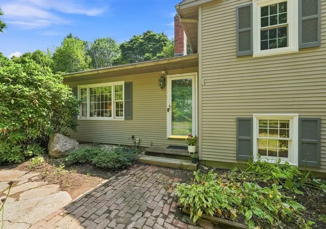 Photo 3 of Sale Pending at 71 Mt Holyoke Dr, Amherst, MA 01002 | MLS# 73568603 | Listing updated on 2026-09-29