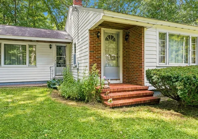 Photo 3 of Sale Pending at 262 West Street, Winchendon, MA 01475 | MLS# 73562707 | Listing updated on 2026-09-17