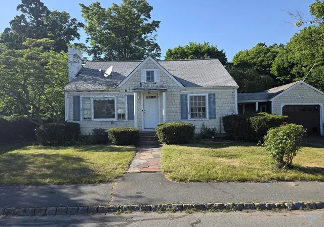 1st image of 54 Oxford St, Fairhaven, MA 02719 | MLS# 73529815
