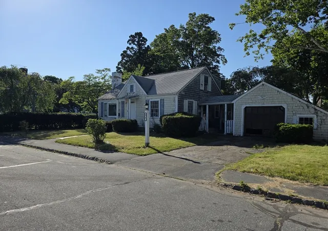 2nd image of 54 Oxford St, Fairhaven, MA 02719 | MLS# 73529815