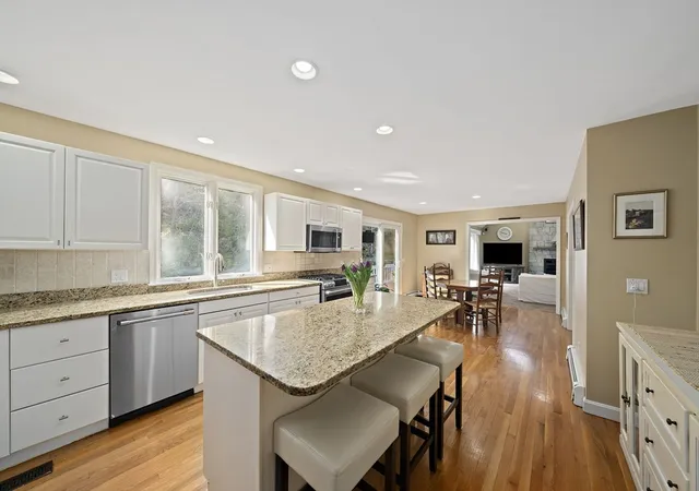 3rd image of 121 Hampstead Way, Marshfield, MA 02050 | MLS# 73514145