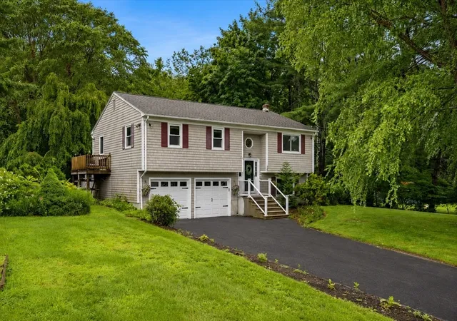 1st image of 121 Dean St, Seekonk, MA 02771 | MLS# 73558970