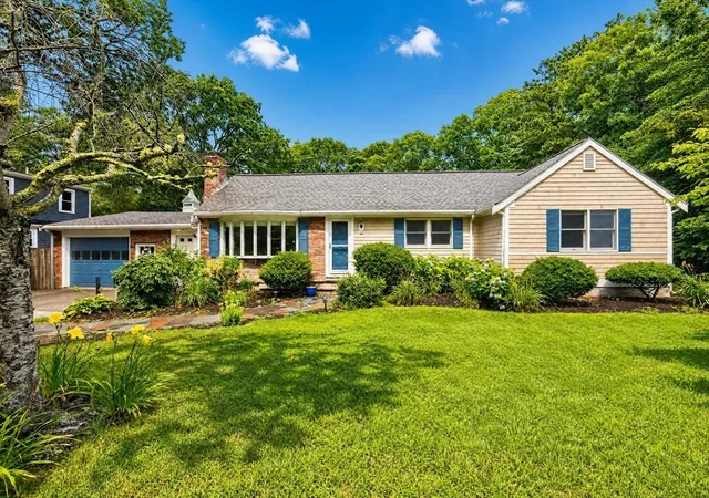 2nd image of 14 Veeder Dr, East Falmouth, MA 02536 | MLS# 73561574