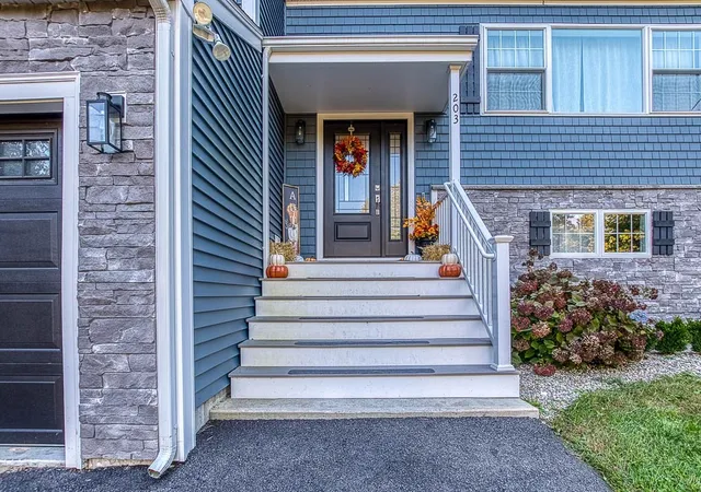 2nd image of 203 Bluejay Ln, East Taunton, MA 02718 | MLS# 73438462