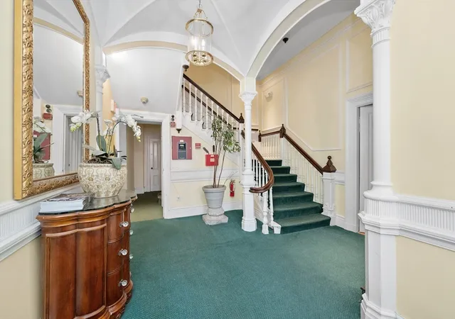 2nd image of 365 Beacon St, Boston, MA 02116 | MLS# 73471746