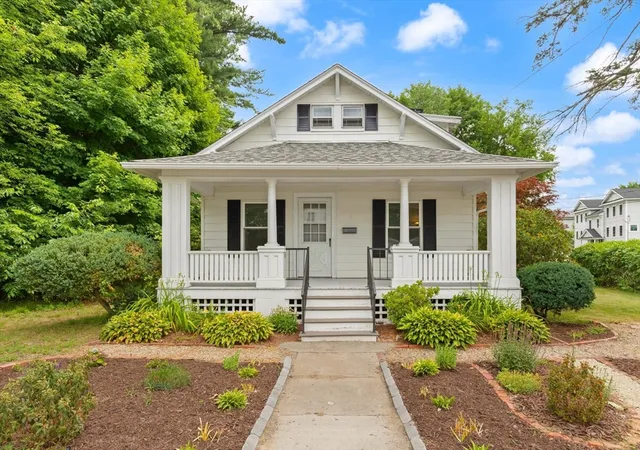 2nd image of 484 Groveland St, Haverhill, MA 01830 | MLS# 73545589