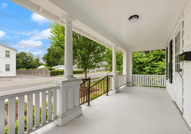 4th image of 484 Groveland St, Haverhill, MA 01830 | MLS# 73545589