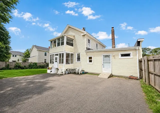 Photo 3 of Single family home for sale at 145 147 Hancock St, Springfield, MA 01109 | MLS# 73566765 | Listing updated on 2026-08-30
