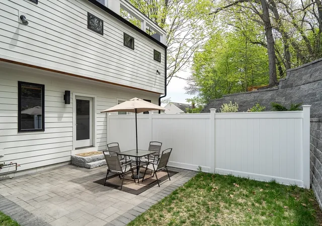 2nd image of 366 Massachusetts Ave, Lexington, MA 02420