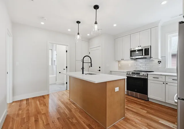 5th image of 183 Madison St #2, Malden, MA 02148 | MLS# 73567997