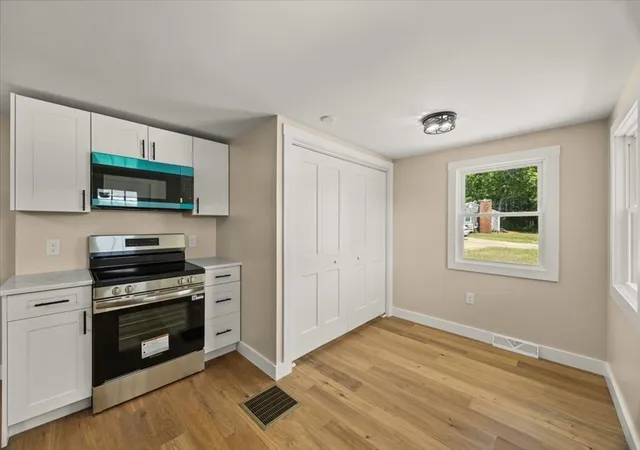 3rd image of 521 Marys Pond Rd, Rochester, MA 02770 | MLS# 73545056