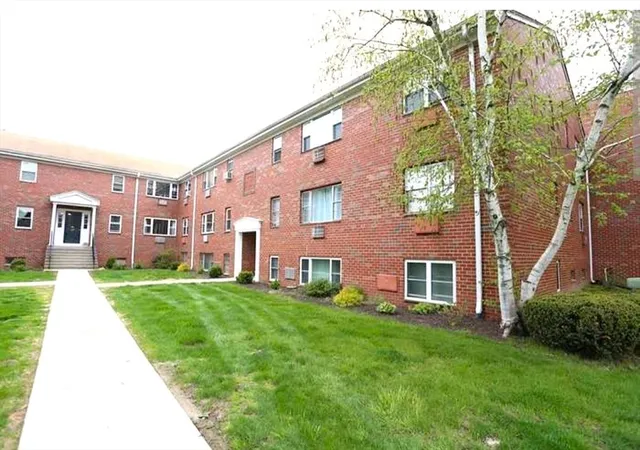 2nd image of 164 Regency Park Dr #164, Agawam, MA 01001 | MLS# 73555072