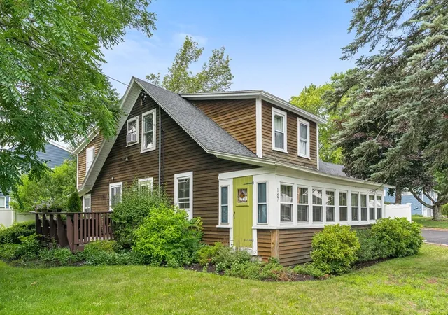 3rd image of 187 Low St #1, Newburyport, MA 01950 | MLS# 73547175