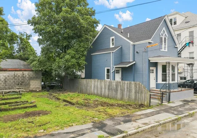 4th image of 216 State St, New Bedford, MA 02740 | MLS# 73558025