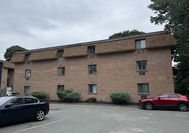 2nd image of 35 Washington St #3, Medford, MA 02155 | MLS# 73567715