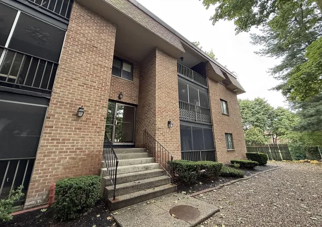 4th image of 35 Washington St #3, Medford, MA 02155 | MLS# 73567715