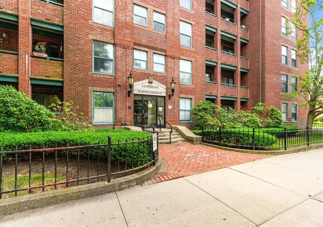 Homes for sale in Lynn, MA | 50 South Common St #403, Lynn, MA 01902 | MLS# 73547670