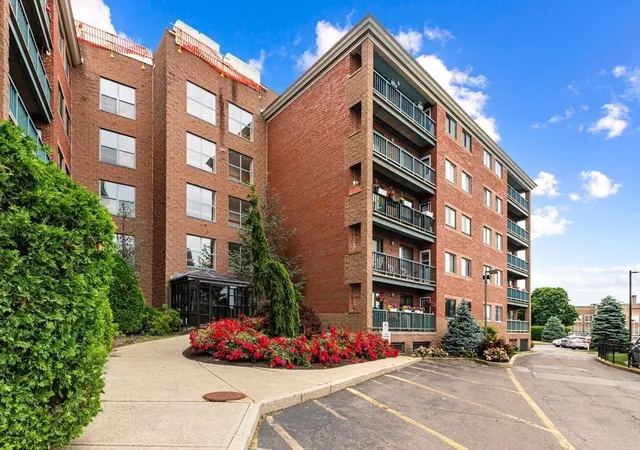 Homes for sale in Lynn, MA | 50 South Common St #403, Lynn, MA 01902 | MLS# 73547670