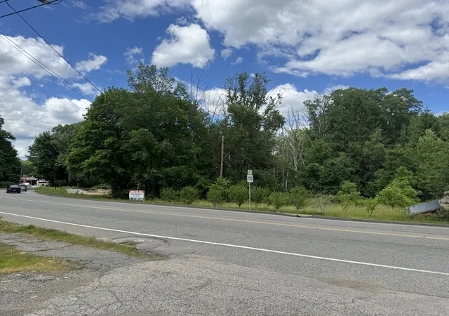 2nd image of 21 Broad St, Merrimac, MA 01860 | MLS# 73535259