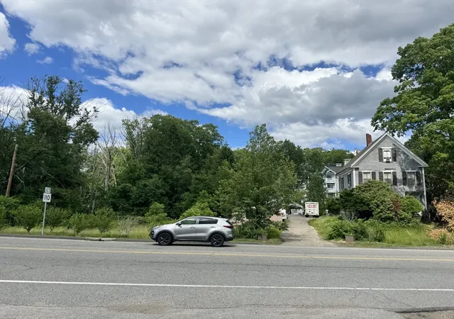 Photo 3 of Single family home for sale at 21 Broad St, Merrimac, MA 01860 | MLS# 73535259 | Listing updated on 2026-09-18